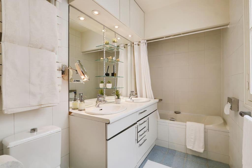 Appartement Sejour Au Pied De La Tour Eiffel à Paris Extérieur photo